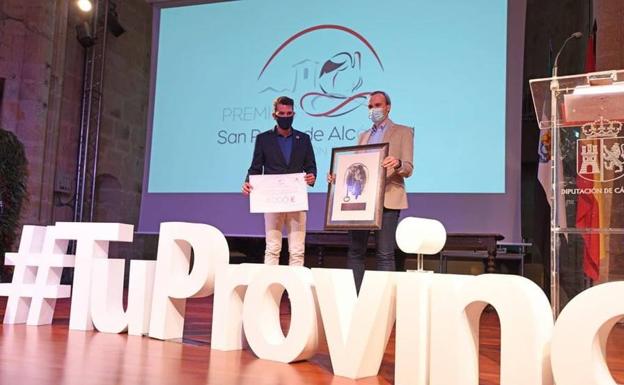 El Ayuntamiento de Arroyo de la Luz recibe el premio San Pedro de Alcántara por la creación de la Plataforma Ciudadana Fuerza Arroyo