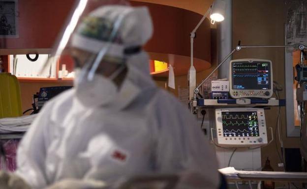 Los ingresos por covid repuntan en la región, con 30 hospitalizados más en un día