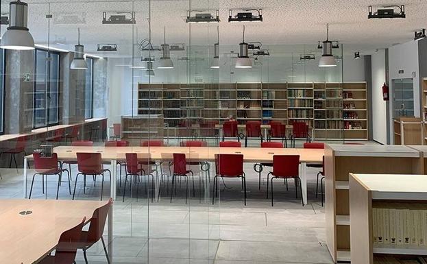 La sala de estudios de la Biblioteca Municipal de Arroyo de la Luz reduce su aforo al 35%
