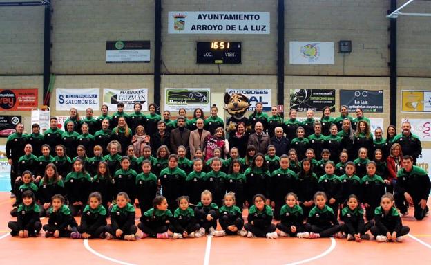El Ayuntamiento felicita al Club Voleibol Arroyo de la Luz el galardón obtenido en el VI Premio 'Deporte, Igualdad y Empresa'