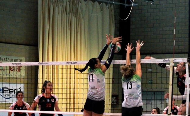 El Extremadura Arroyo aplasta a Torrejón 3-0, y si mañana vence en Tenerife será el nuevo líder