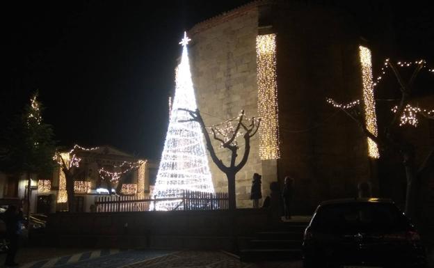 Ayer se encendió el alumbrado navideño en Arroyo de la Luz