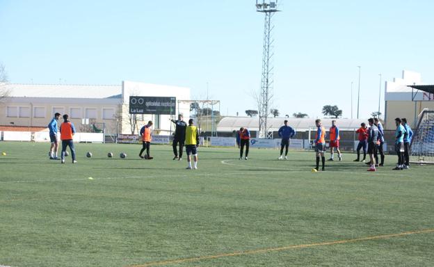 El Arroyo CP suspende los entrenamientos y el próximo encuentro al detectarse un positivo en la plantilla