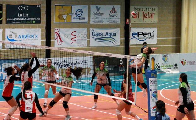 El Extremadura Arroyo se encomienda a la heroica para vencer 3-2 a un gran Voley Sanse