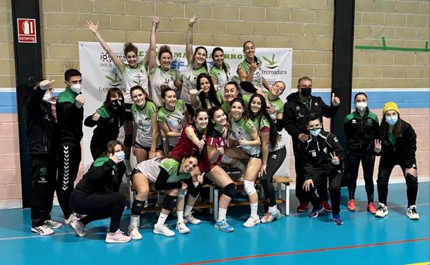 El Extremadura Arroyo recibe a Covadonga con público ya en las gradas y después visita la cancha de Rivas