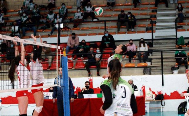 El Extremadura Arroyo derrota por la vía rápida a Covadonga
