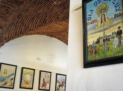 La Oficina de Turismo acoge una exposición de carteles antiguos del Día de la Luz