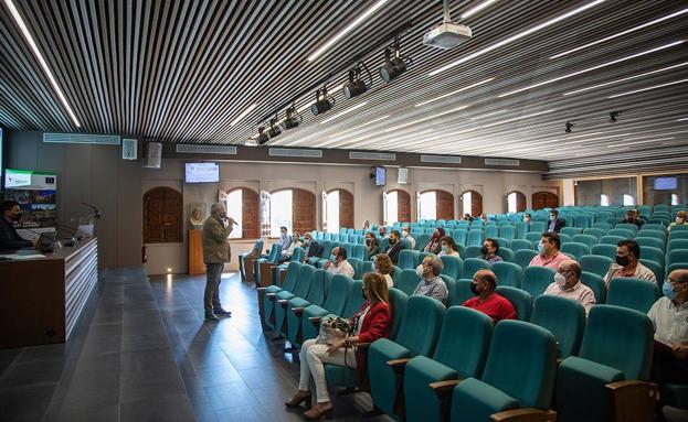 La Diputación reúne a los 22 integrantes de la Red de Municipios Sostenible de Cáceres para comenzar a trabajar en el Plan de Movilidad