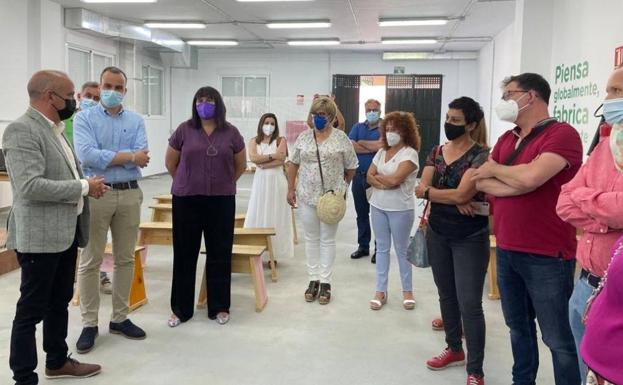 La consejera Begoña García Bernal visita el Espacio Circular Fabcon de Arroyo de la Luz
