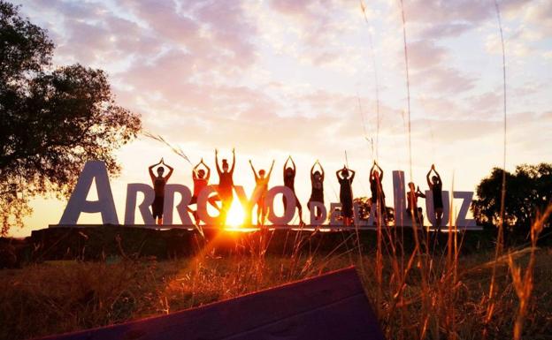 La dehesa fue el escenario de la última sesión del evento de yoga al aire libre