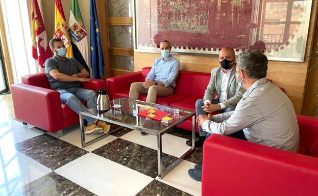 Arroyo de la Luz y Cáceres colaboran en proyectos turísticos y de desarrollo sostenible y digital