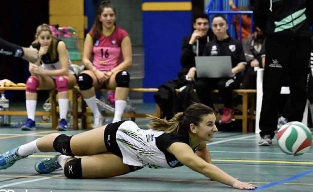 Julia Cabeza: «Echo de menos sacar y atacar, pero lo que más me gusta es defender»