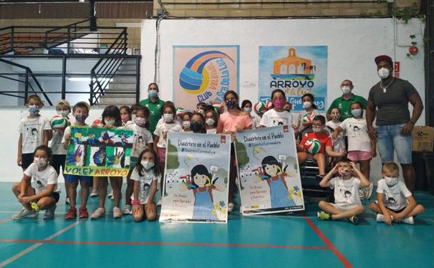 Voleibol Arroyo participa en una jornada con los niños de las actividades 'Diviértete Extremadura'