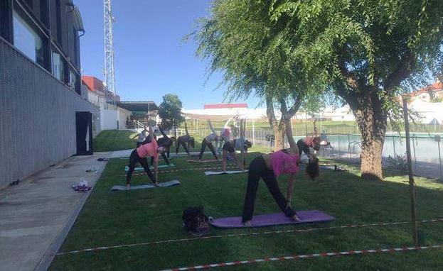 Nieves Fresneda impartirá clases de yoga durante la semana de fiestas
