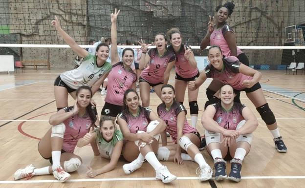 El Extremadura Arroyo endosa un rotundo 0-3 al CV Torrelavega que le aúpa al liderato