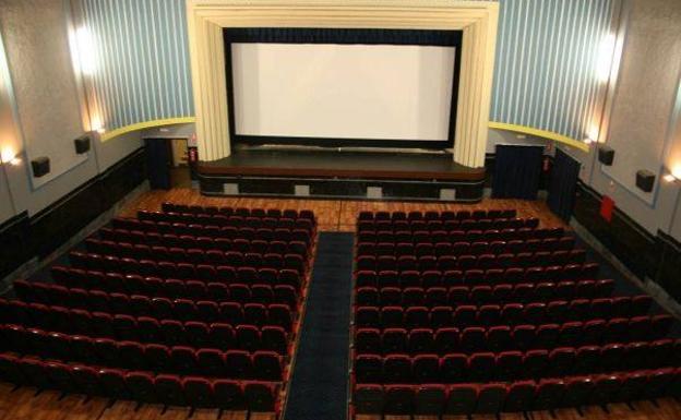 El Ayuntamiento renueva los carnets del cine para la temporada 2021-2022