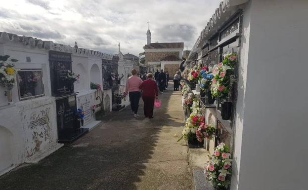 Numerosos visitantes se acercaron al cementerio arroyano en el Día de Todos los Santos