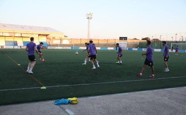El Arroyo CP visita al Badajoz II en la jornada 11 de liga