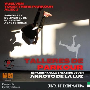 La asociación Togetther Parkour imparte unos talleres en el ECJ de Arroyo de la Luz