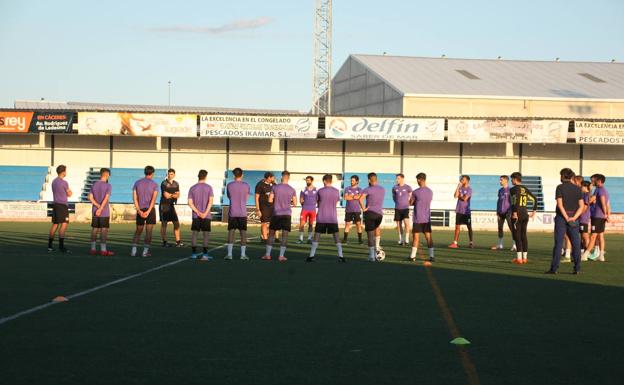 El Arroyo recibe en el municipal al Extremadura B