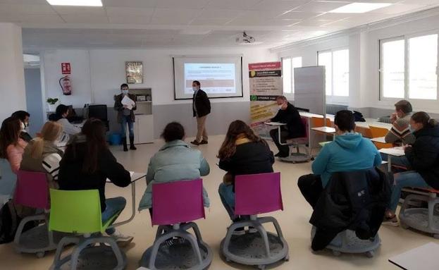 CEAT Badajoz impartió un taller de emprendimiento en el IES Luis de Morales