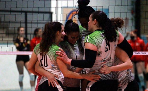 El Extremadura Arroyo asalta la cancha pacense (0-3) en el primer derbi en SF2