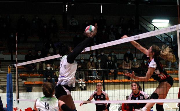 El Extremadura Arroyo derrota 3-0 a Torrejón y sigue con paso firme su clasificación para la Copa