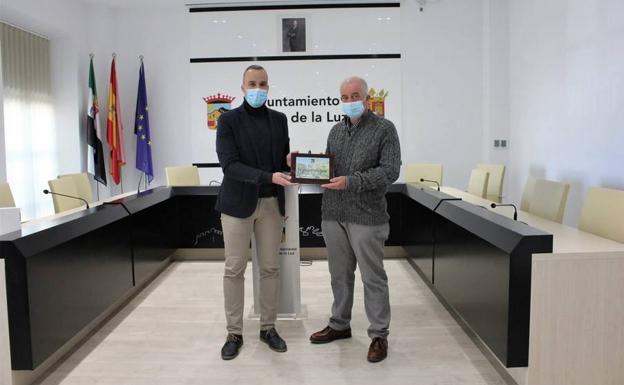 Homenaje al sargento de la Guardia Civil Antonio pretel por sus 25 años de servicio en la localidad