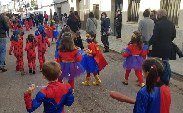 Los pequeños llenaron la Corredera de risas y color en el Desfile de Carnaval Infantil
