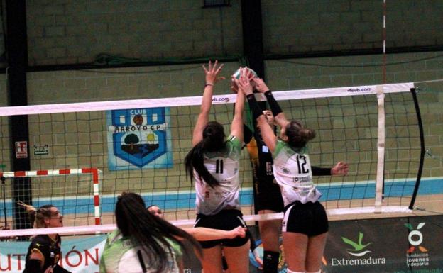 El Extremadura Arroyo da la de arena y pierde 3-1 en la cancha del Voley Sanse