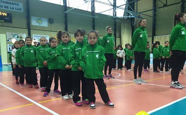 Sábado de fiesta en Arroyo de la Luz: presentación de la cantera, reconocimiento a la madrina y derbi