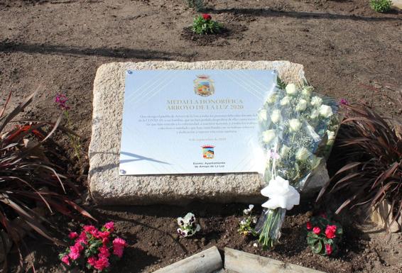 Homenaje en Arroyo de la Luz en el segundo aniversario del inicio de la pandemia