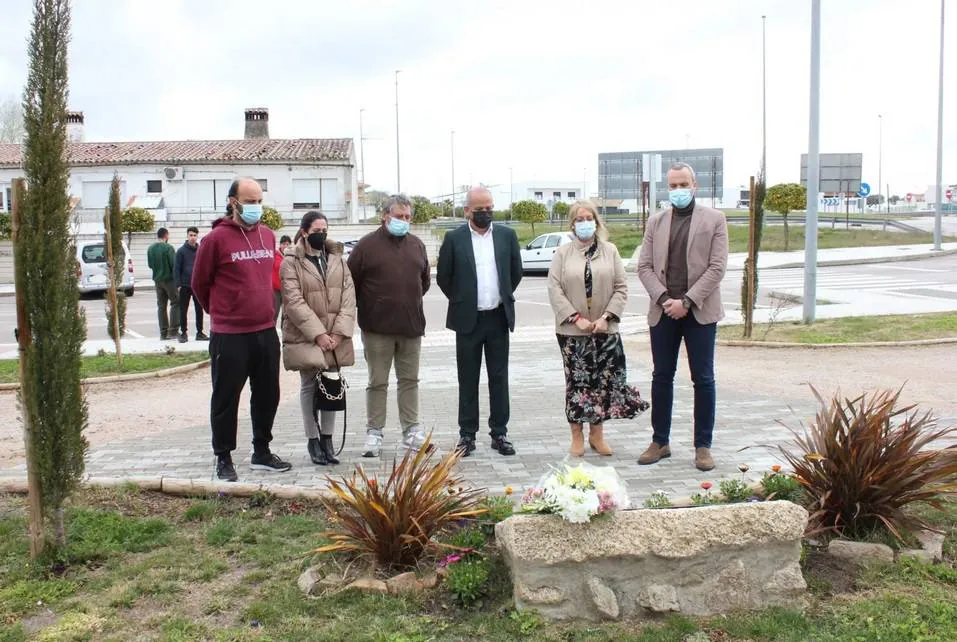El Ayuntamiento arroyano rinde homenaje en el segundo aniversario del inicio de la pandemia