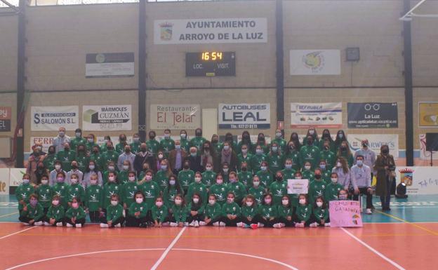 El club de voleibol Ntra. Sra. de la Luz presenta su madrina y cantera 2022