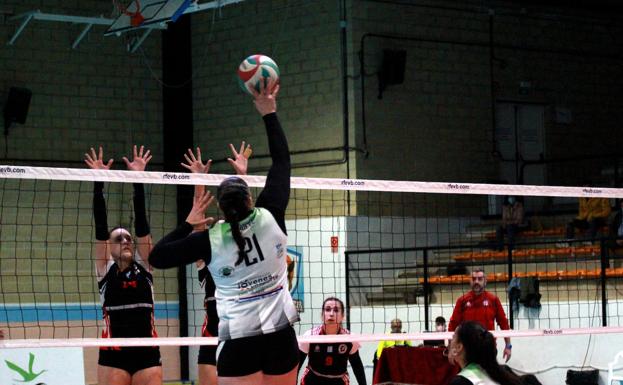 El Extremadura Arroyo pierde 3-0 en la cancha de un Torrejón con más ganas