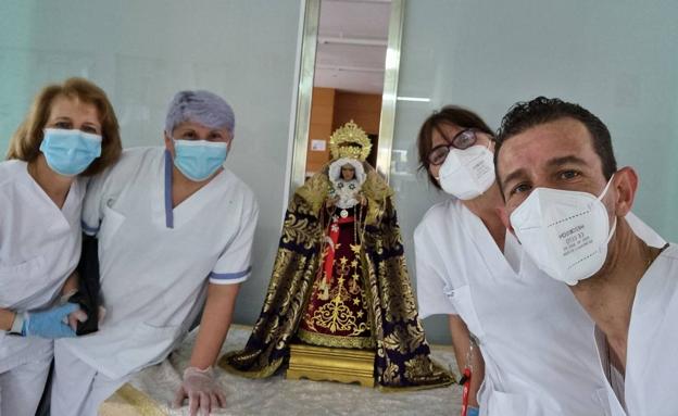 José Manuel Lucas lleva la Semana Santa a la residencia de mayores