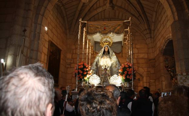 La Virgen de la Luz vuelve a bajar hasta el pueblo