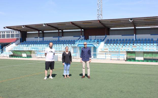 El Ayuntamiento de Arroyo de la Luz sustituirá el césped artificial del Campo de Fútbol Municipal