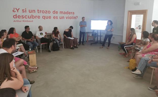 El equipo de ConectadAs se forma en competencias tecnológicas en el Circular FAB de Arroyo de la Luz