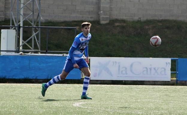 Ángel Giraldo firma su permanencia con el Arroyo CP