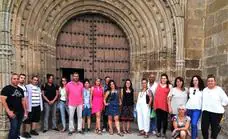 Alumnos del programa Crisol-Formación 'Feafes Pinta Almendralejo' visitan el retablo y el Circular FAB