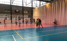 El club de voleibol ha compartido varios partidos con familias y amigos para despedir la temporada