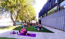 62 personas han participado en las masterclass de yoga al aire libre