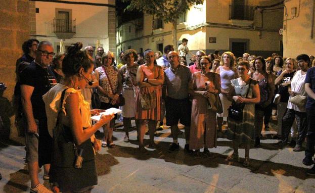 Unas 200 personas han participado en los Recorridos Nocturnos por la Villa de Arroyo