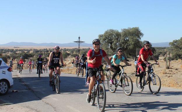 Más de 400 ciclistas participaron en la XX Marcha Mountain Bike de Arroyo de la Luz