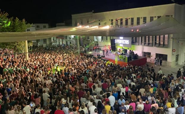 Más de 4.000 personas disfrutaron del concierto de Maki y María Artés