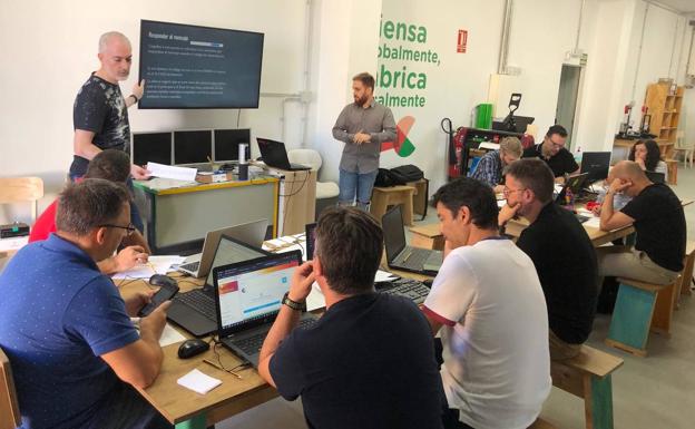 Varios profesionales de la región participaron en una jornada formativa en el Circular Fab de Arroyo de la Luz