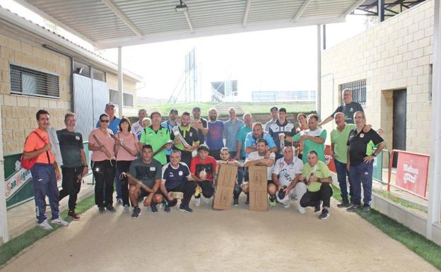 22 parejas han participado en el Torneo de Petanca 'I Memorial Socios Fallecidos'