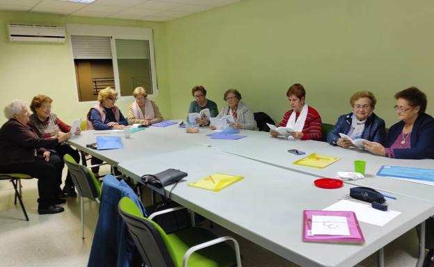 El Plan de Fomento de la Lectura de Extremadura presta al Club de Lectura Fácil arroyano una adaptación de 'El Principito'