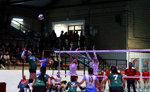 El Extremadura Arroyo logra una trabajada victoria (3-0) ante Covadonga y sigue firme en su reto copero